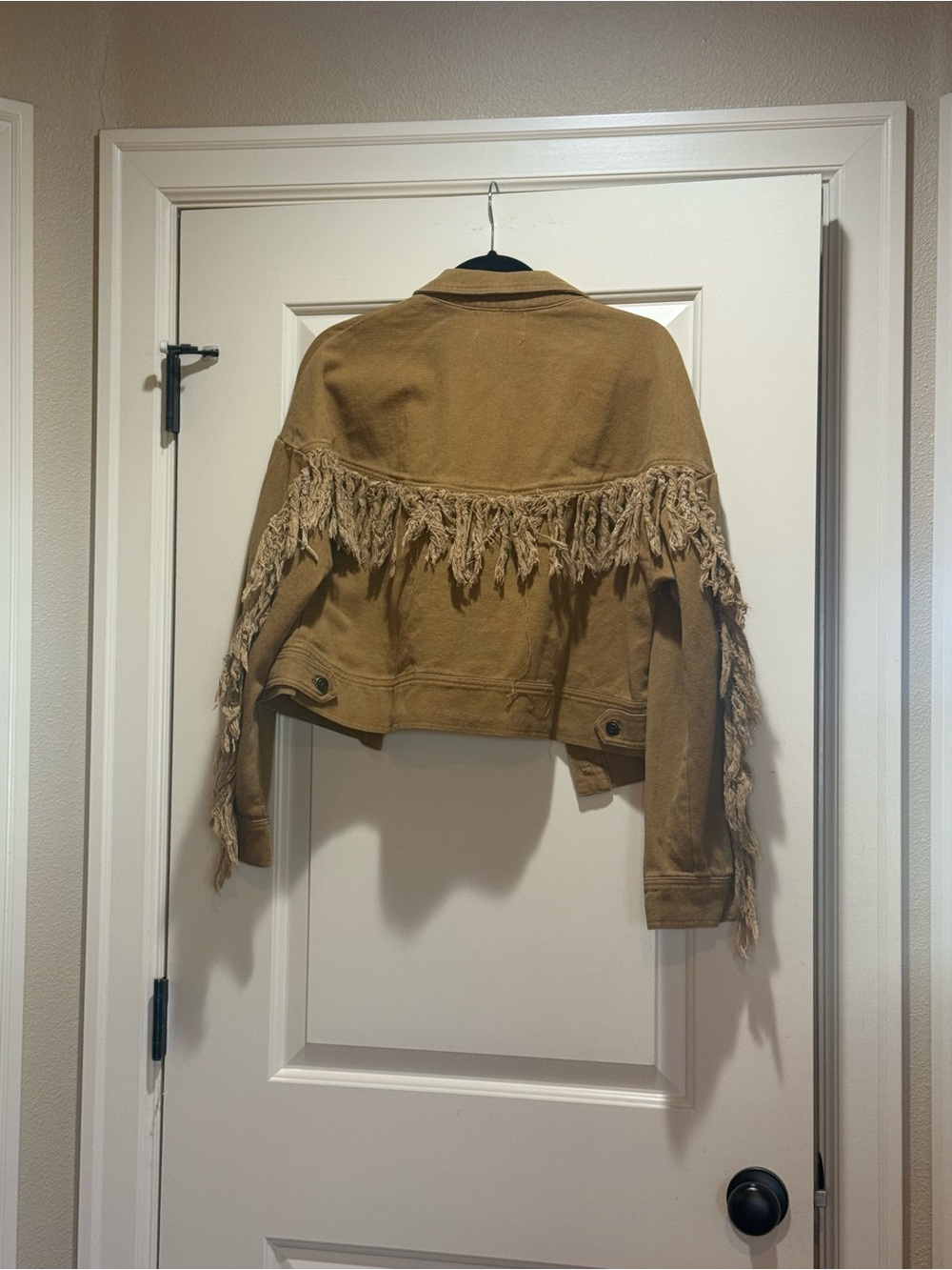 Oli & Hali Cropped Frayed-Pocket Jean Jacket in Tan